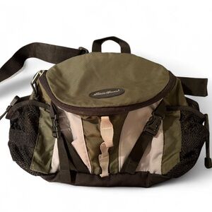 EDDIE BAUER waist pack/hip pack for hiking, day tripping. Great space inside!
